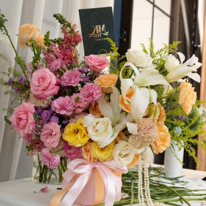 Garden vase arrangement